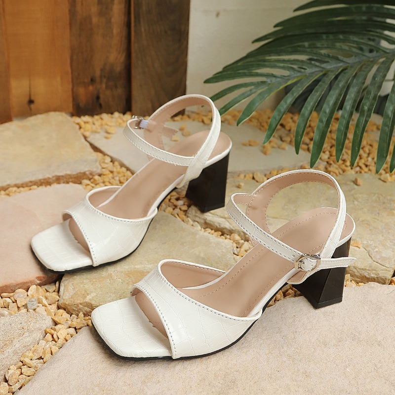 Square Toe Block Heel One Buck - Wide Fit Heels reseña y precio