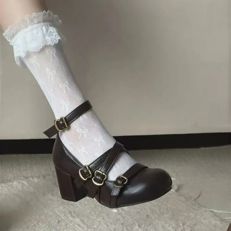 Women's Chunky Heel Mary Jane  - Patent Leather Pump reseña y precio