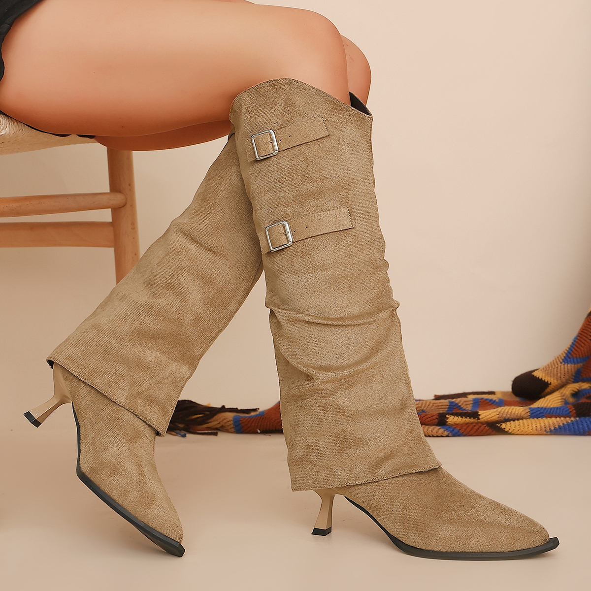 Spicy Girl Studded Pointed-toe - Wide Fit Heels reseña y precio