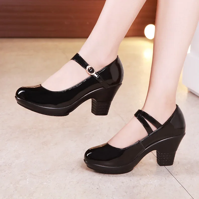 Small Size 32-43 Medium Block  - Patent Leather Pump reseña y precio